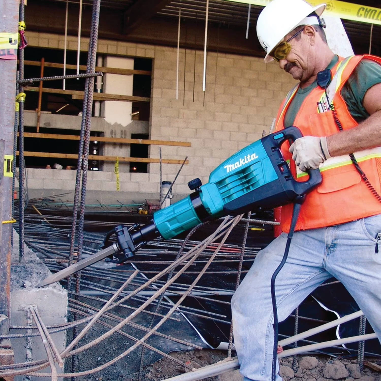 2026 NEW Makita Demolition Hammer, 1 1/8 In Hex, 35 Lb HM1307CB