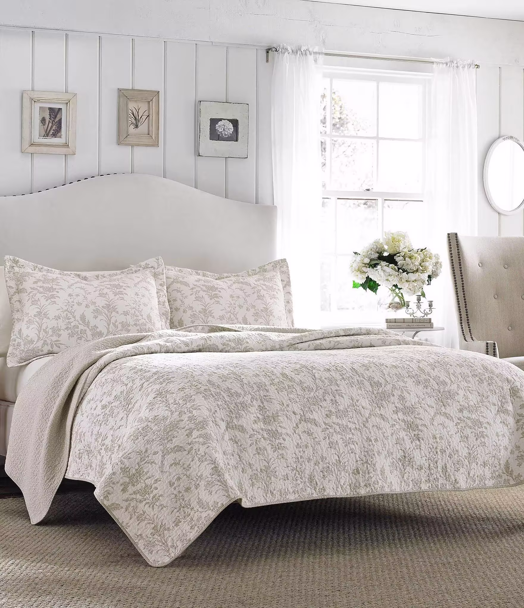 Laura Ashley Amberley Pastel Grey Full/Queen Quilt Set